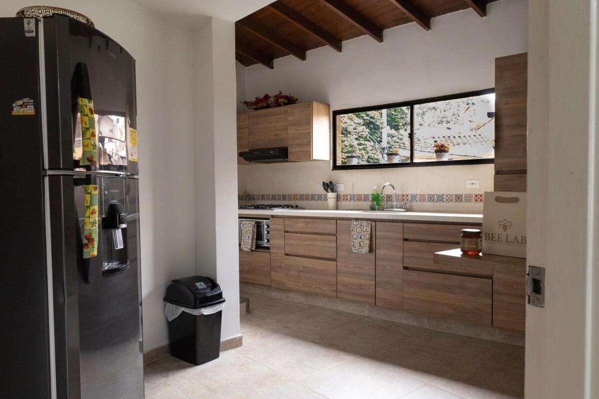 Casa Amplia Y Acogedora En El Corazon De Laureles Сasa de vacaciones Medellín