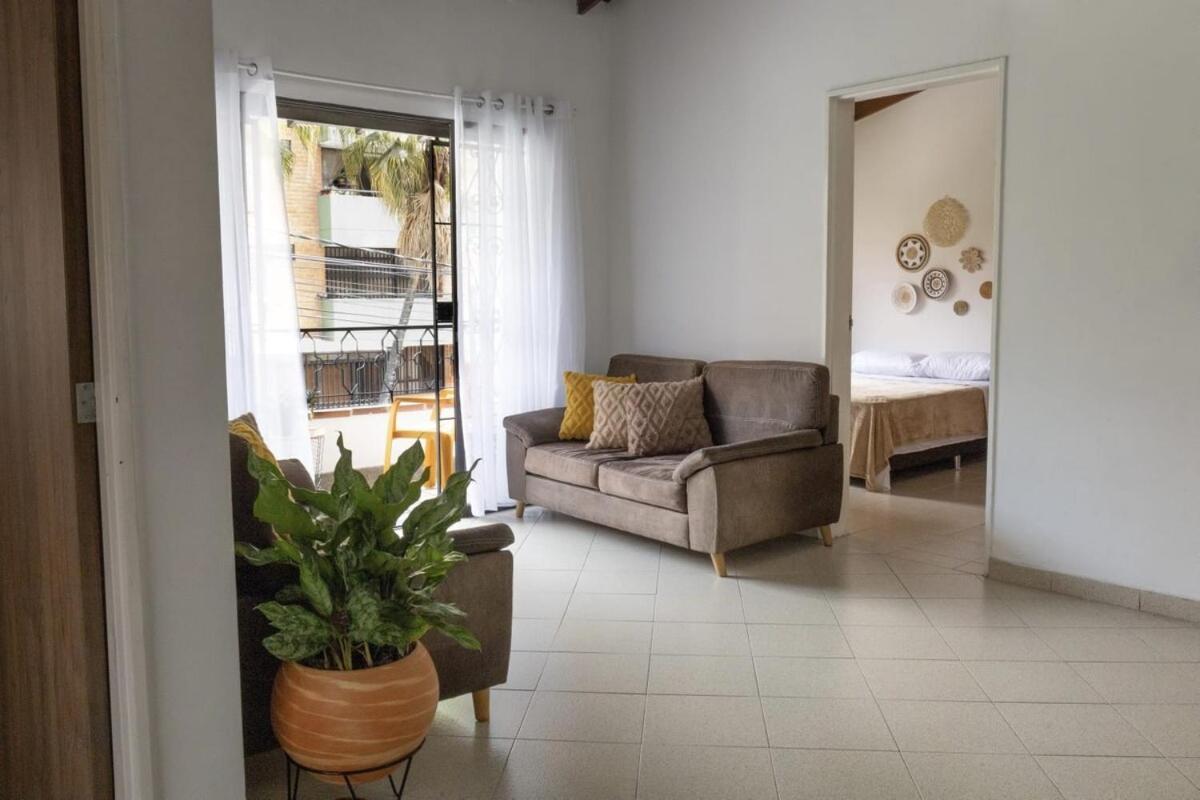 Casa Amplia Y Acogedora En El Corazon De Laureles Сasa de vacaciones Medellín