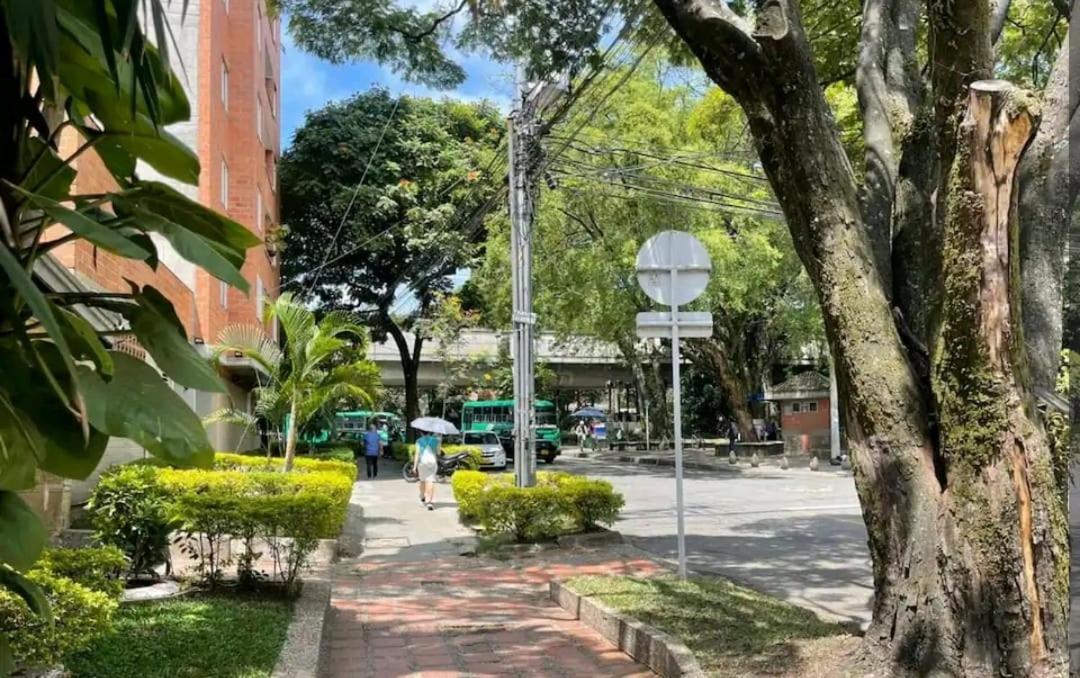 Apartamento Comodo, Iluminado, Cerca Al Estadio Y La Estacion Del Metro