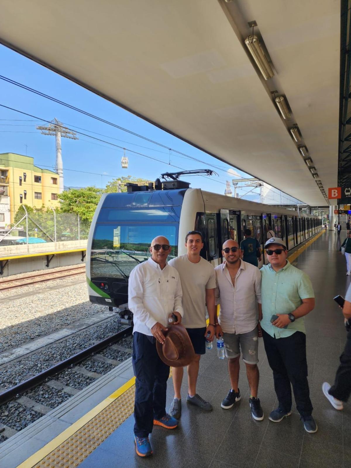 Comodo, Iluminado, Cerca Al Estadio Y La Estacion Del Metro *