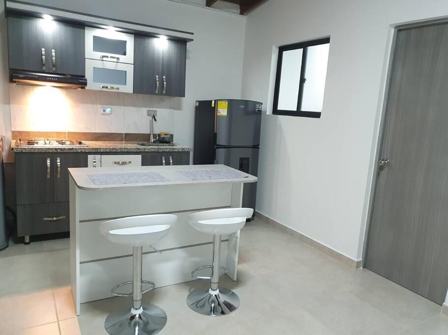 Aparta Estudio Laureles - Estadio *