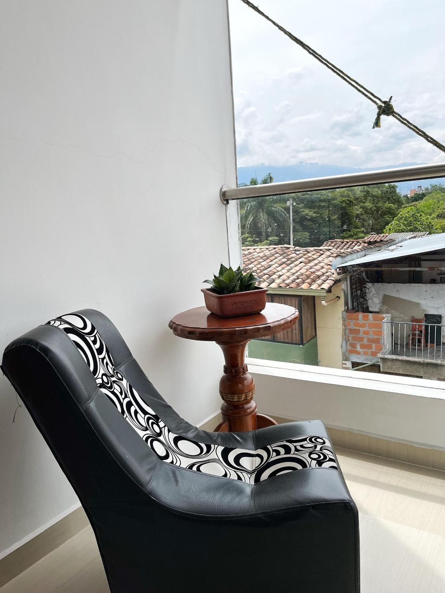 Habitación en casa particular Cerca Al Metro Y Lugares Turisticos Medellín