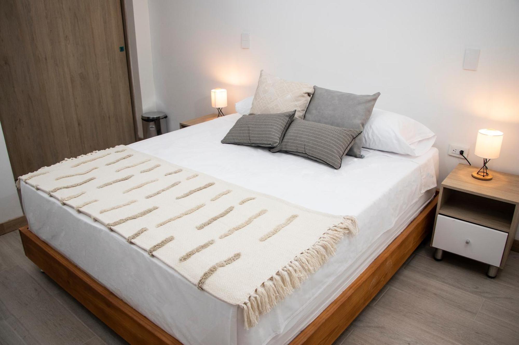 Zenia 70 Living & *