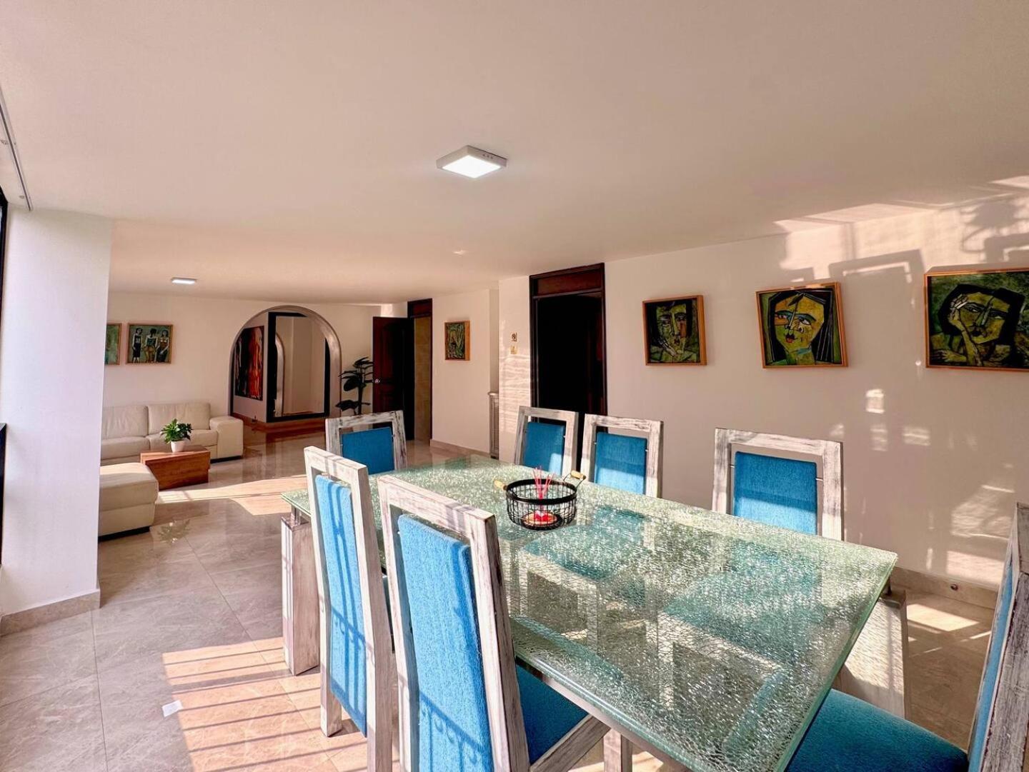 4br 232 M In El Poblado, El Tesoro Сasa de vacaciones