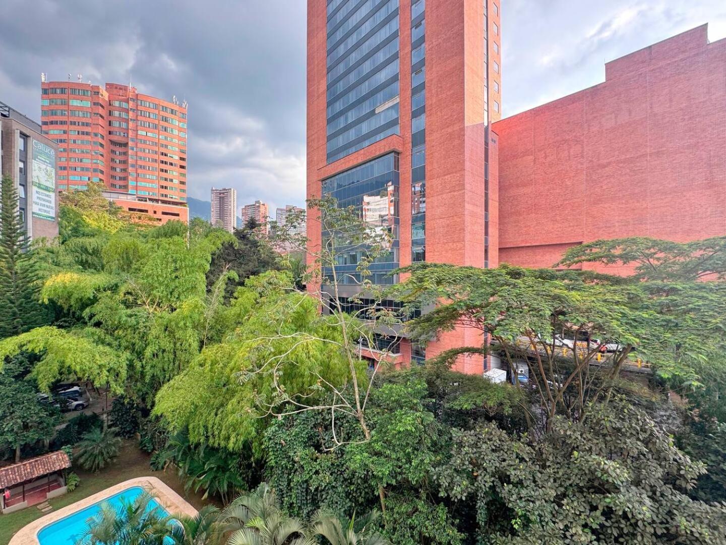 Сasa de vacaciones 4br 232 M In El Poblado, El Tesoro Medellín