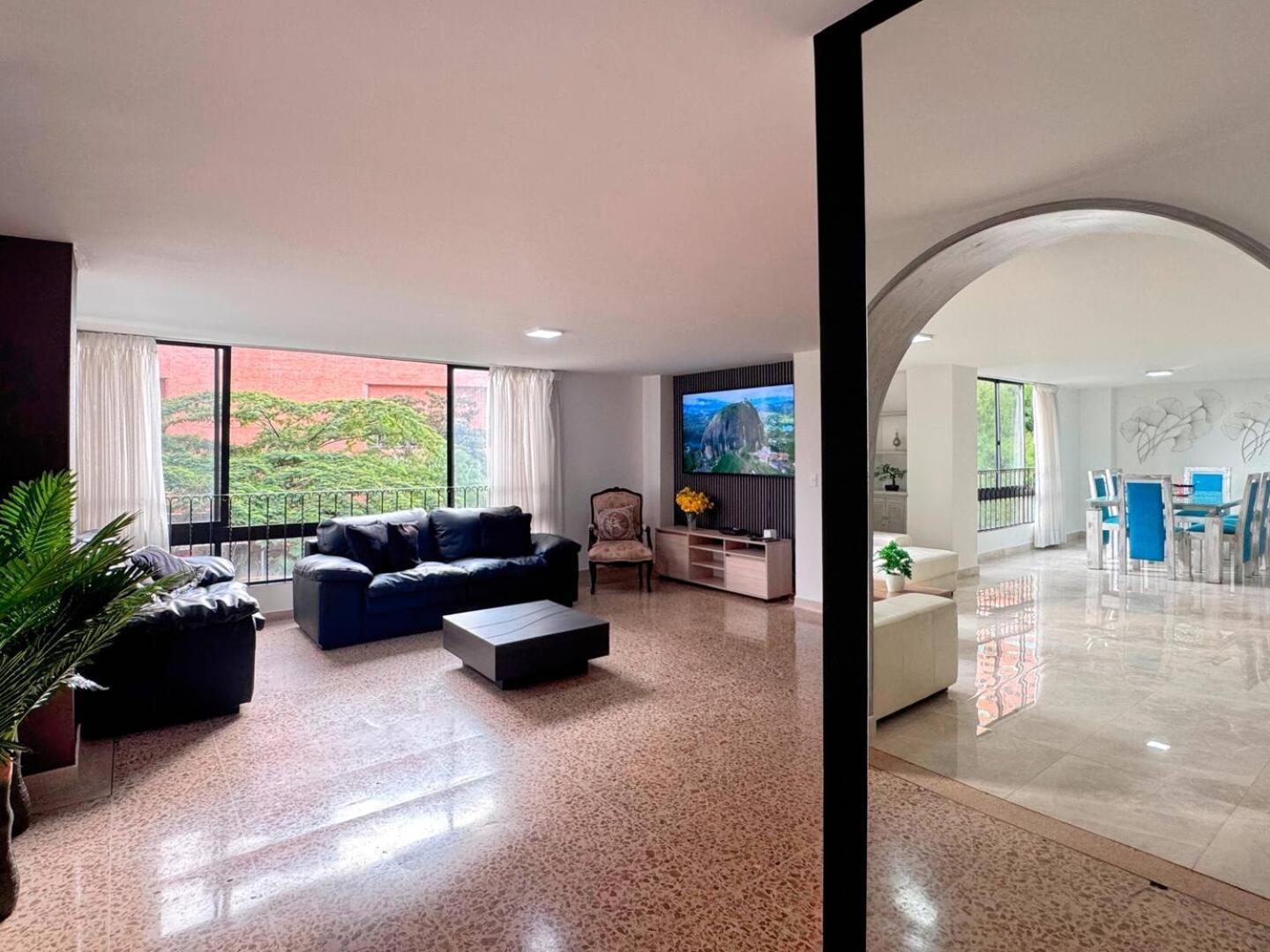 Сasa de vacaciones 4br 232 M In El Poblado, El Tesoro