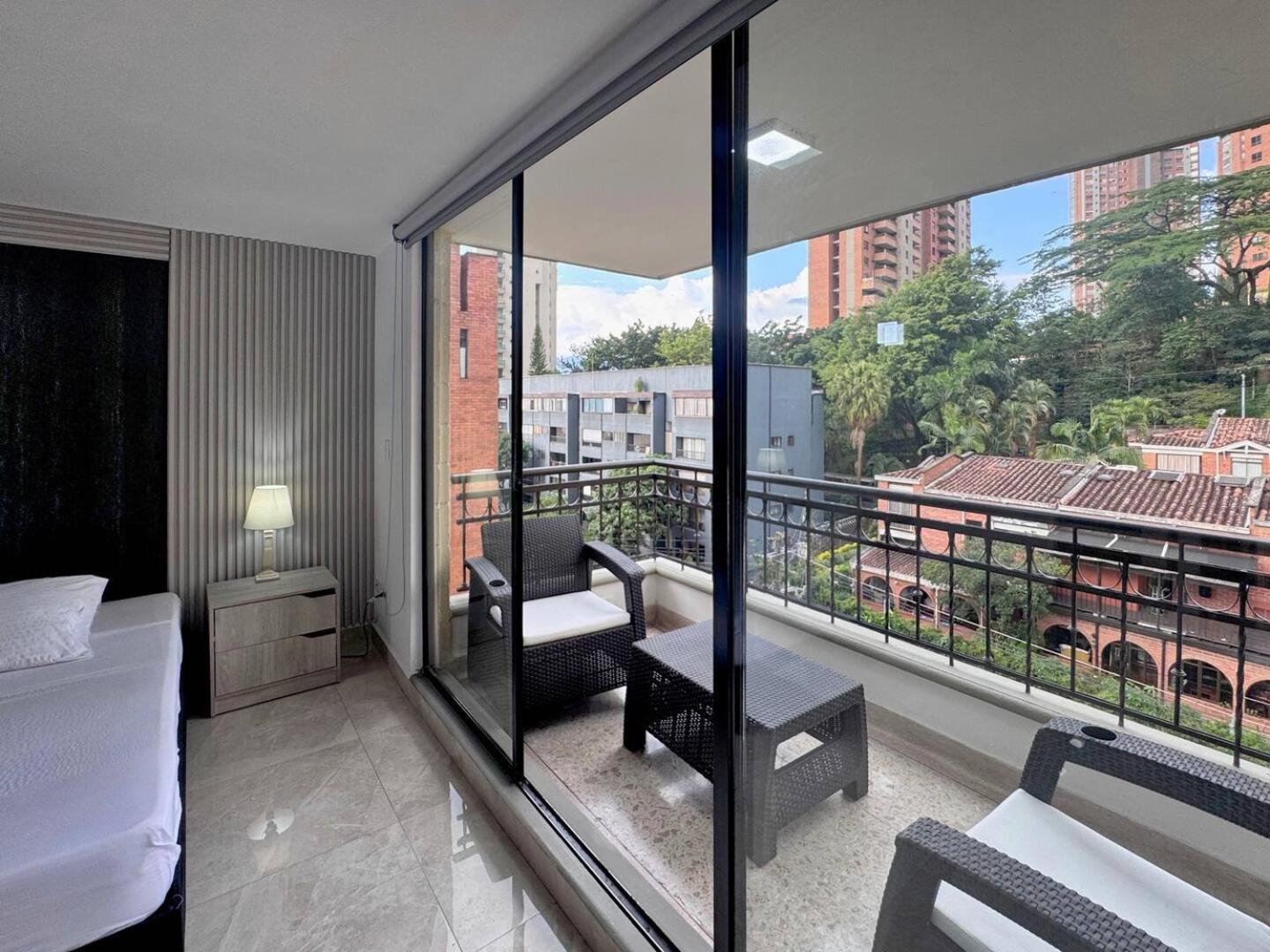 Сasa de vacaciones 4br 232 M In El Poblado, El Tesoro *
