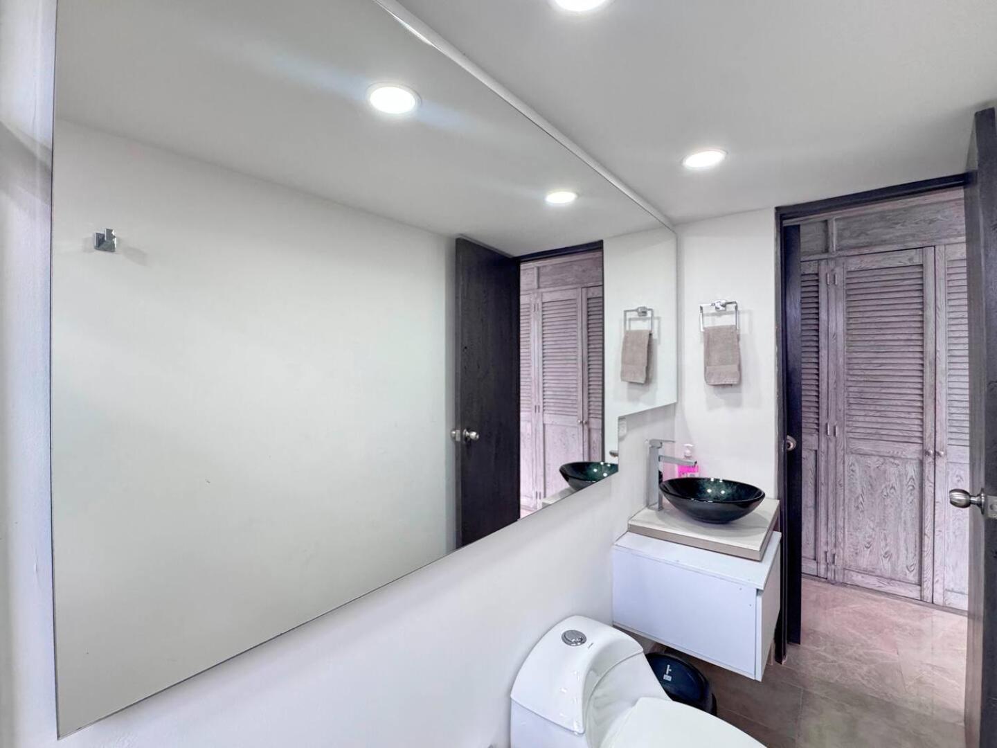 4br 232 M In El Poblado, El Tesoro * Medellín