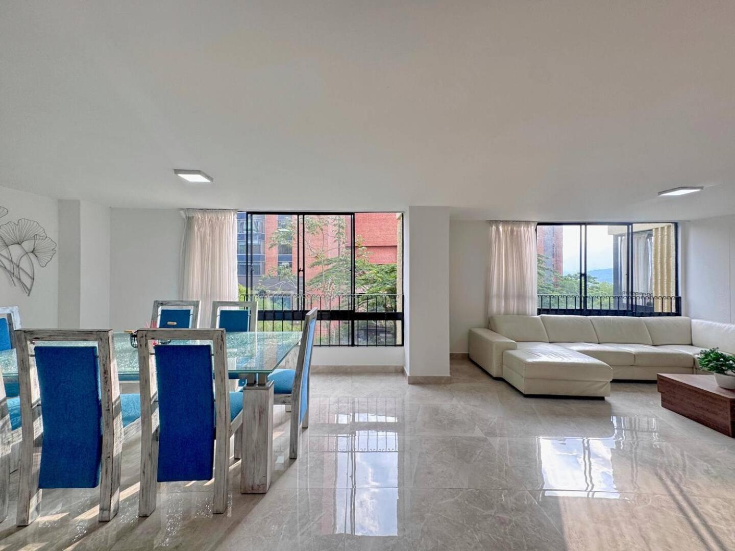 Сasa de vacaciones 4br 232 M In El Poblado, El Tesoro