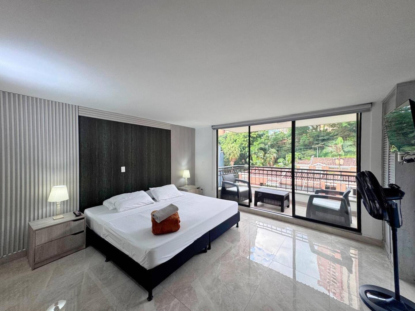 Сasa de vacaciones 4br 232 M In El Poblado, El Tesoro Medellín