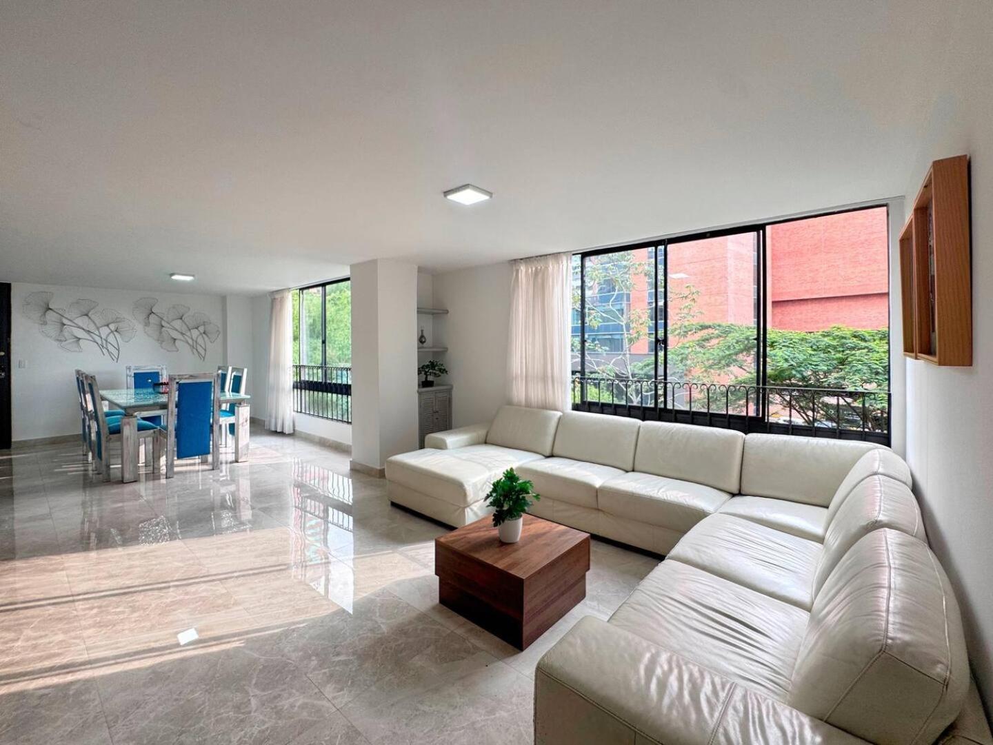 4br 232 M In El Poblado, El Tesoro Сasa de vacaciones Medellín