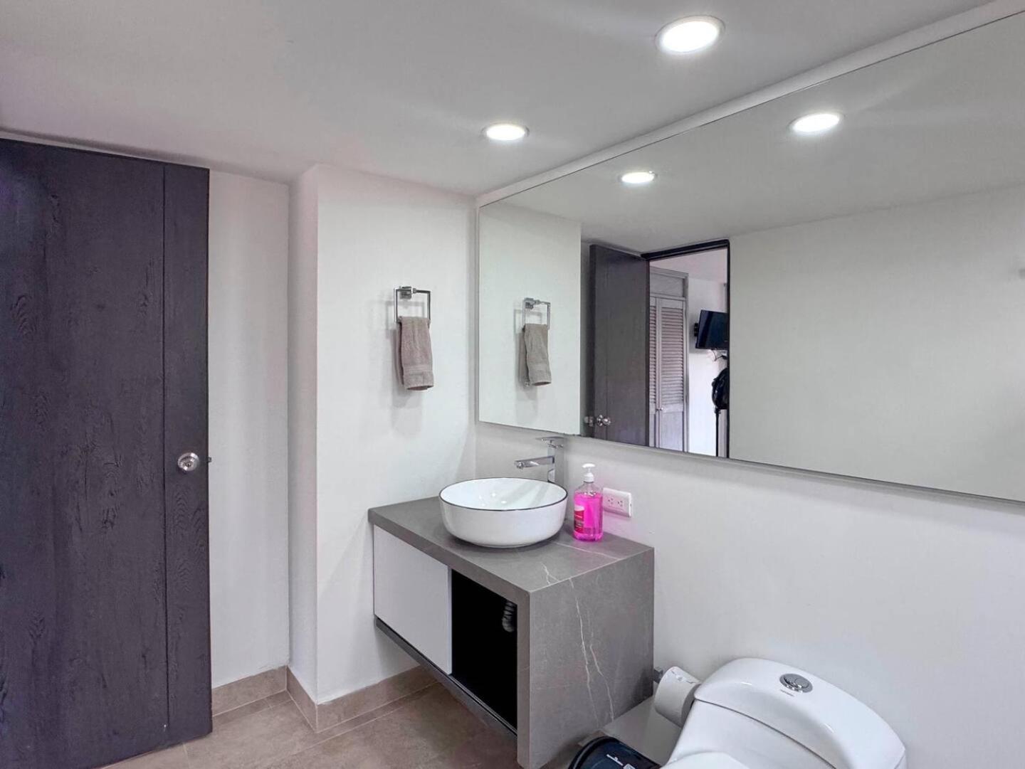 Сasa de vacaciones 4br 232 M In El Poblado, El Tesoro Medellín