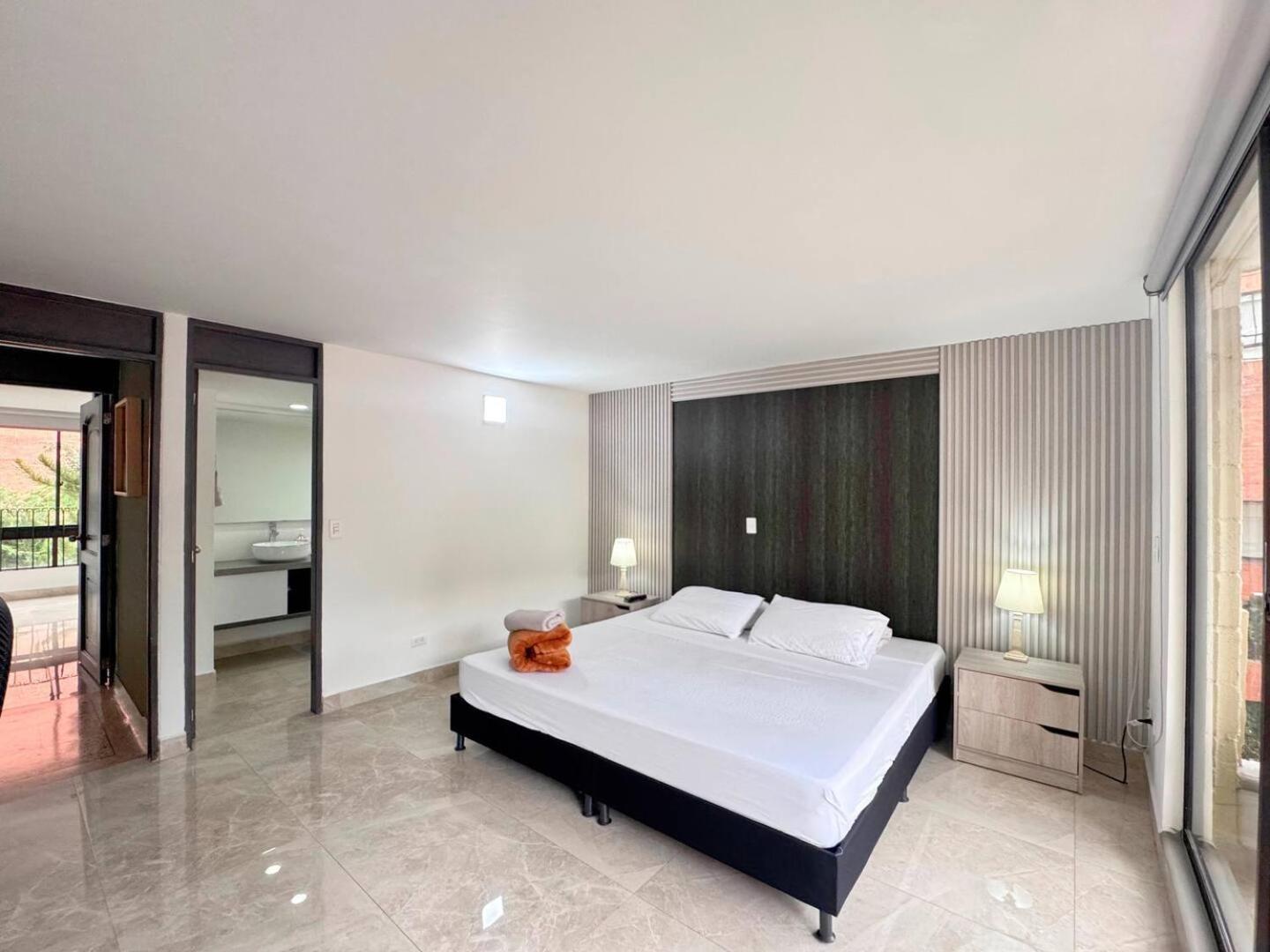 Сasa de vacaciones 4br 232 M In El Poblado, El Tesoro *