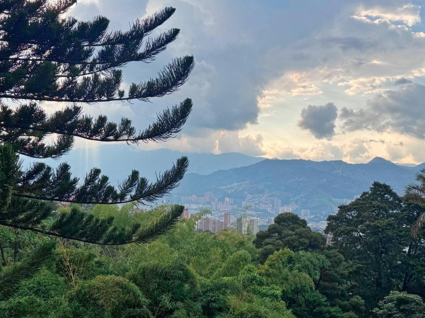 Сasa de vacaciones 4br 232 M In El Poblado, El Tesoro
