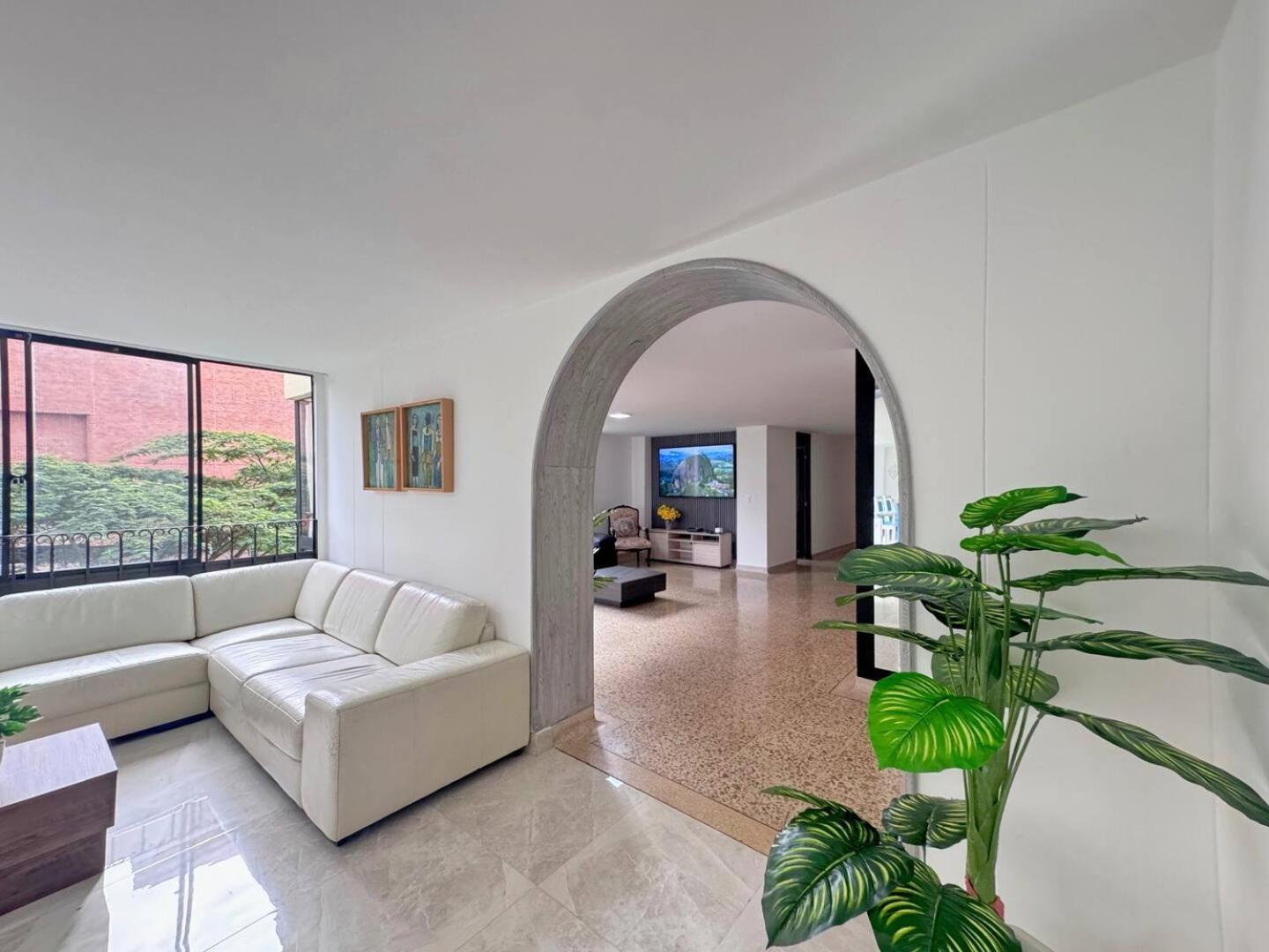 4br 232 M In El Poblado, El Tesoro * Medellín