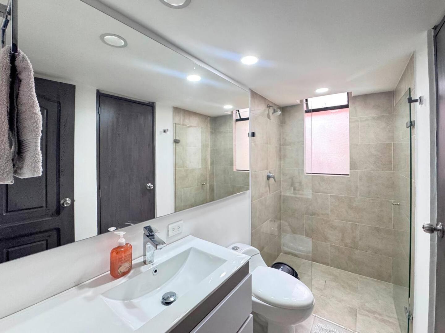 Сasa de vacaciones 4br 232 M In El Poblado, El Tesoro