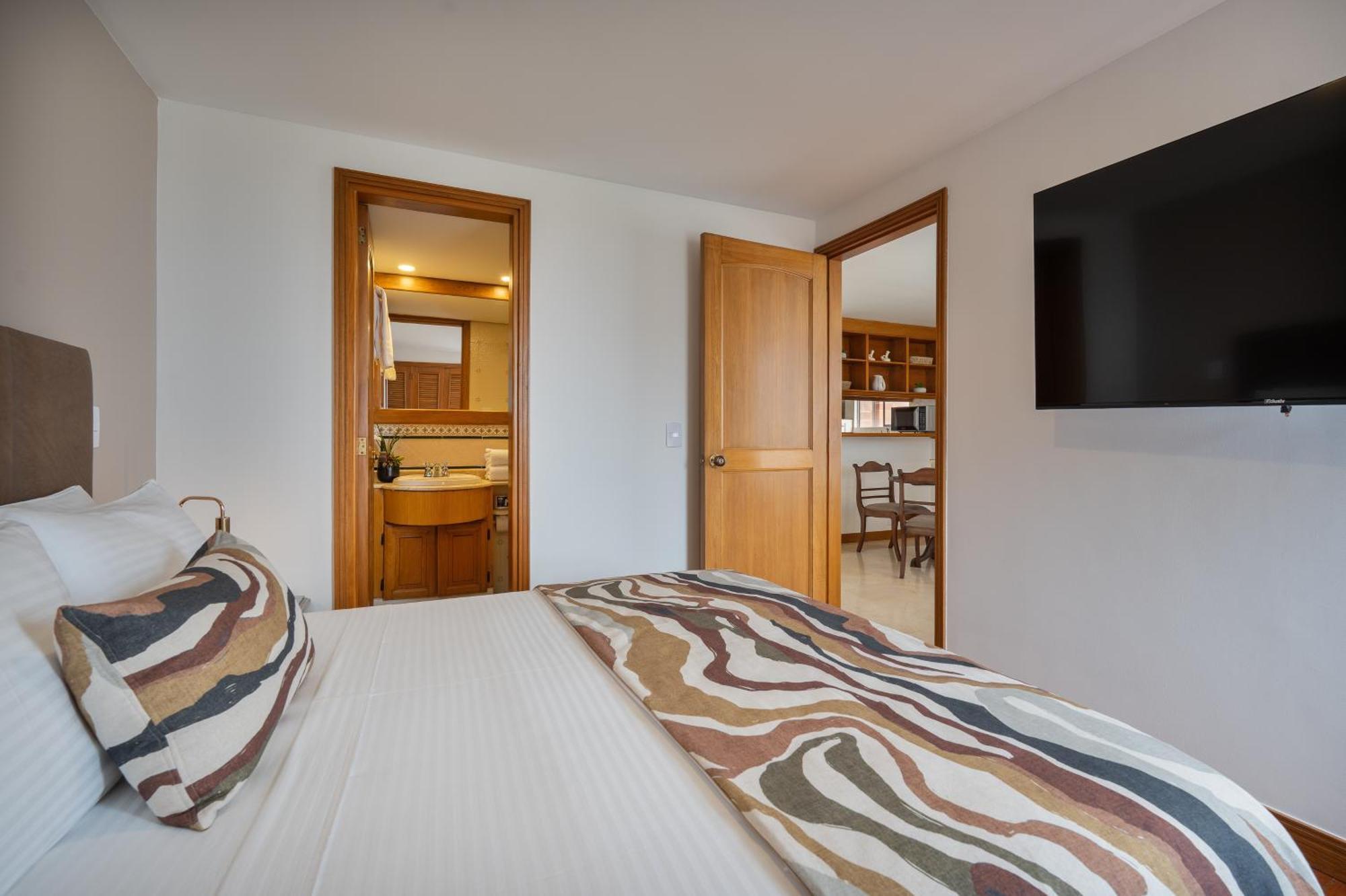 Apartahotel Alcazar De Oviedo By Ee