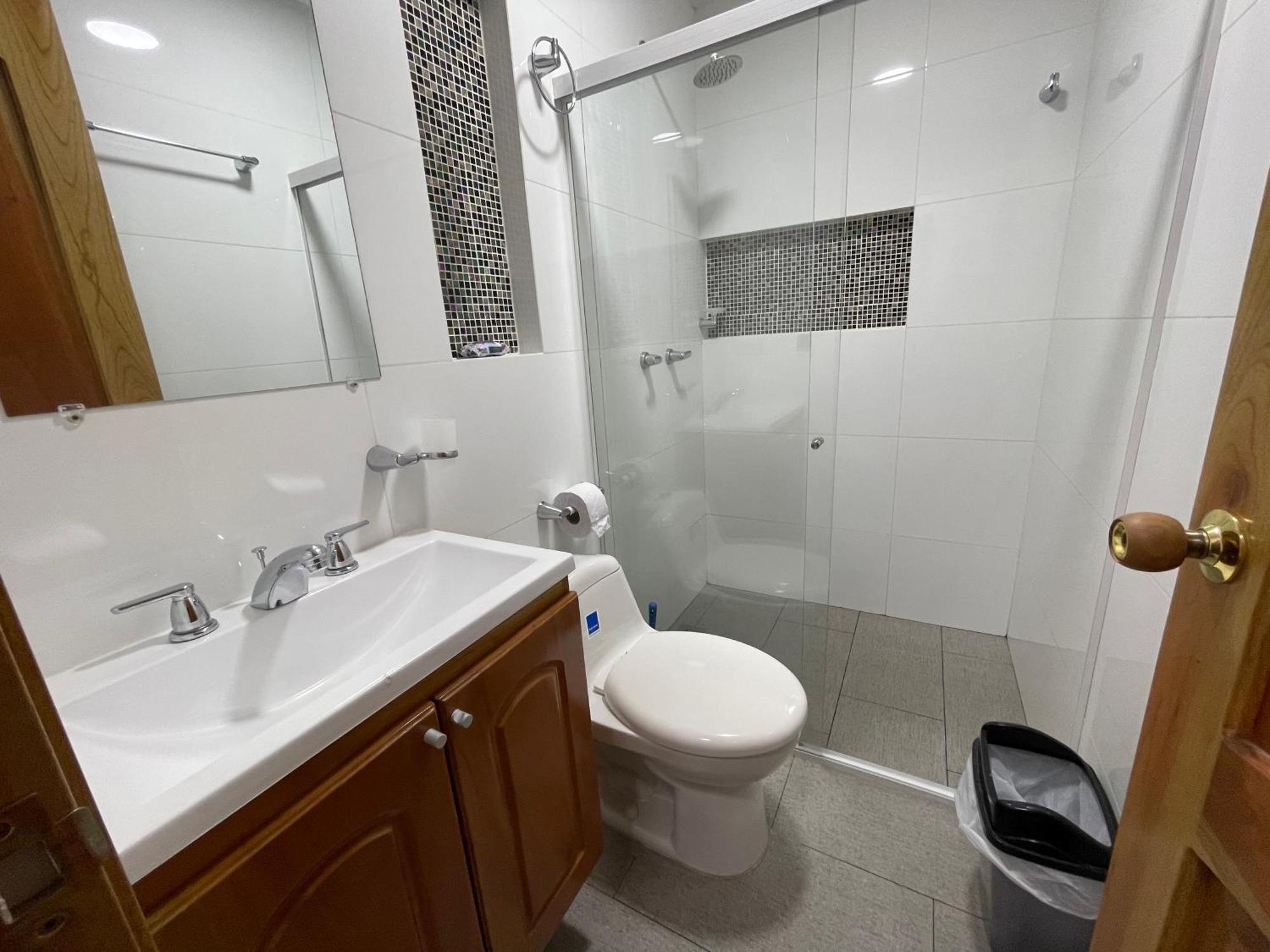 Nuevo, Moderno , Elegante Y Muy Bien Ubicado , En Laureles Apartamento *