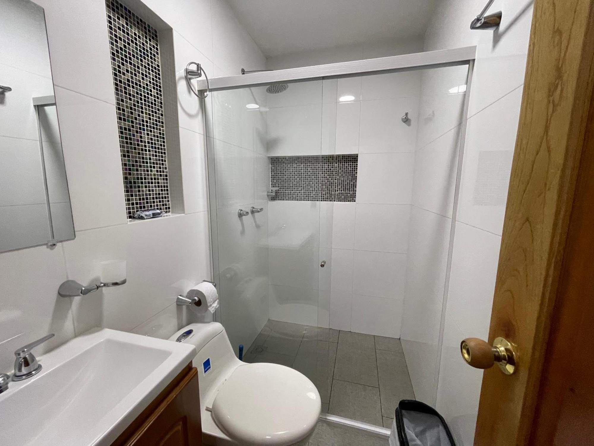 Apartamento Nuevo, Moderno , Elegante Y Muy Bien Ubicado , En Laureles Medellín