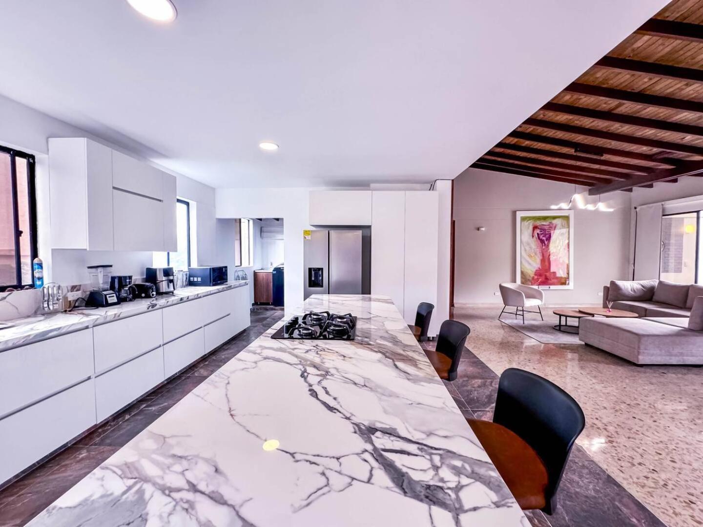 Apartamento 3br 240 M Ac Pool El Tesoro *