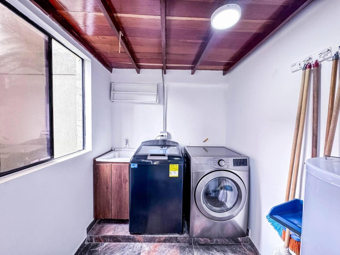 Apartamento 3br 240 M Ac Pool El Tesoro