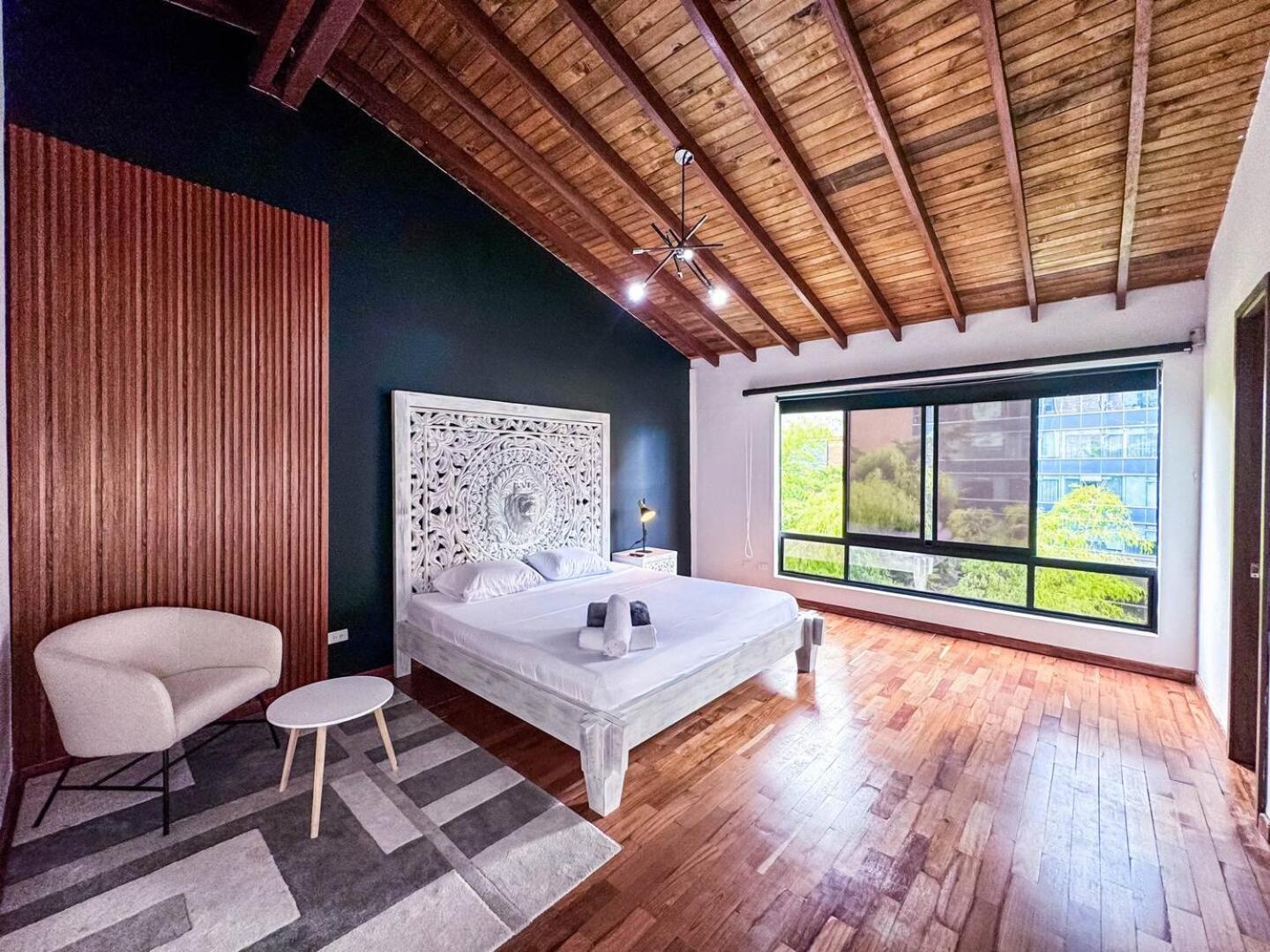 3br 240 M Ac Pool El Tesoro *