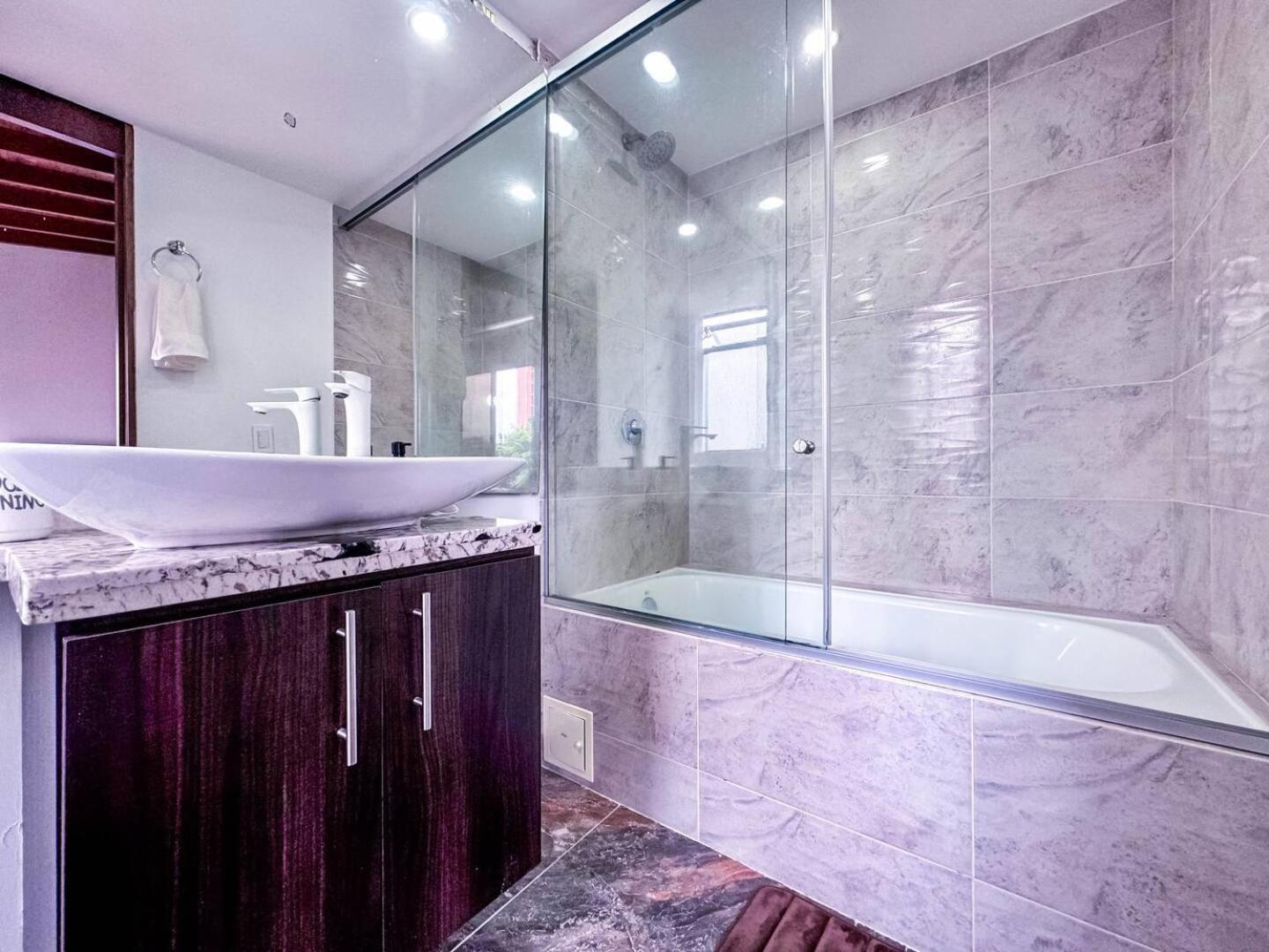 3br 240 M Ac Pool El Tesoro Apartamento