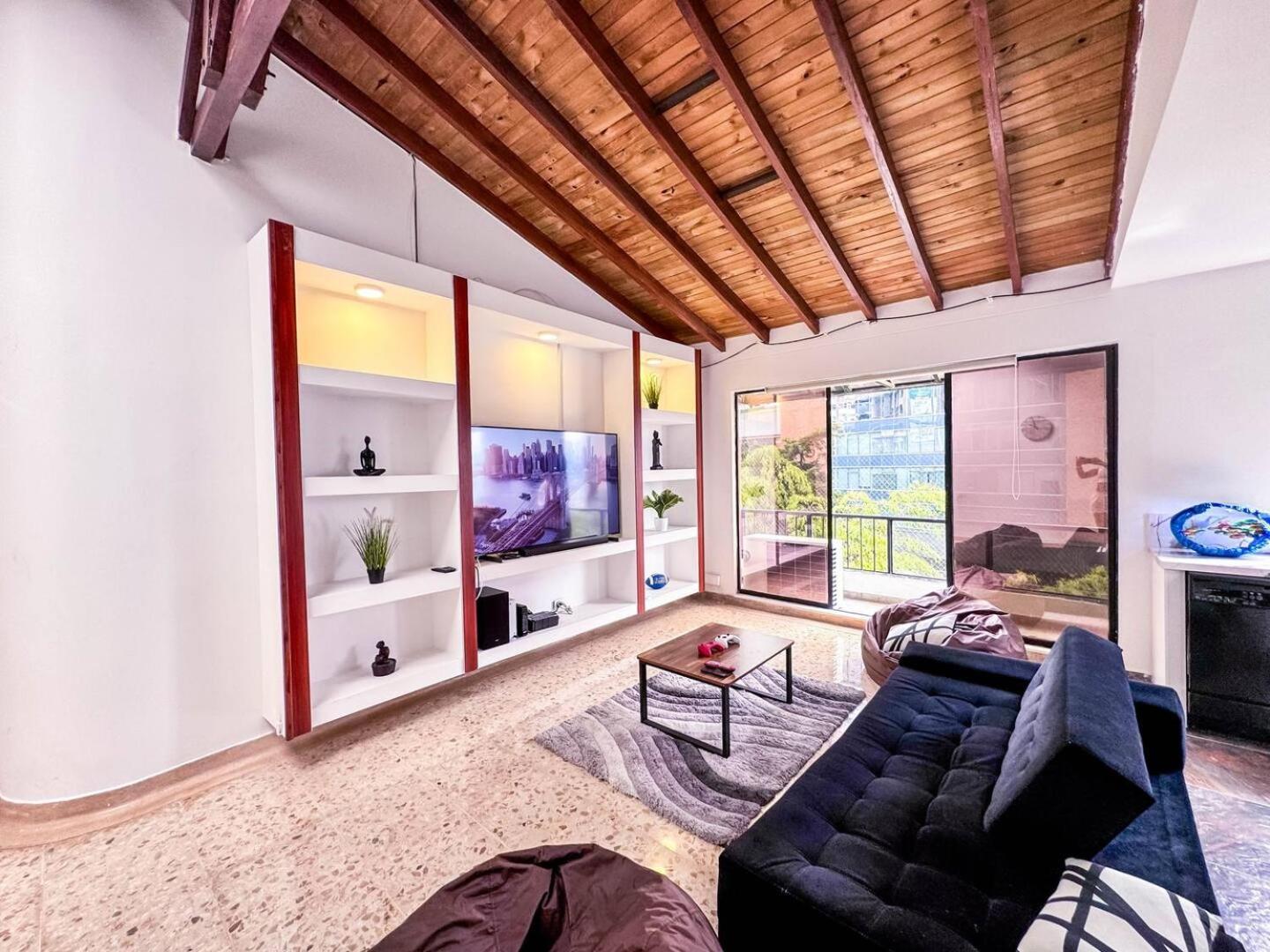 Apartamento 3br 240 M Ac Pool El Tesoro