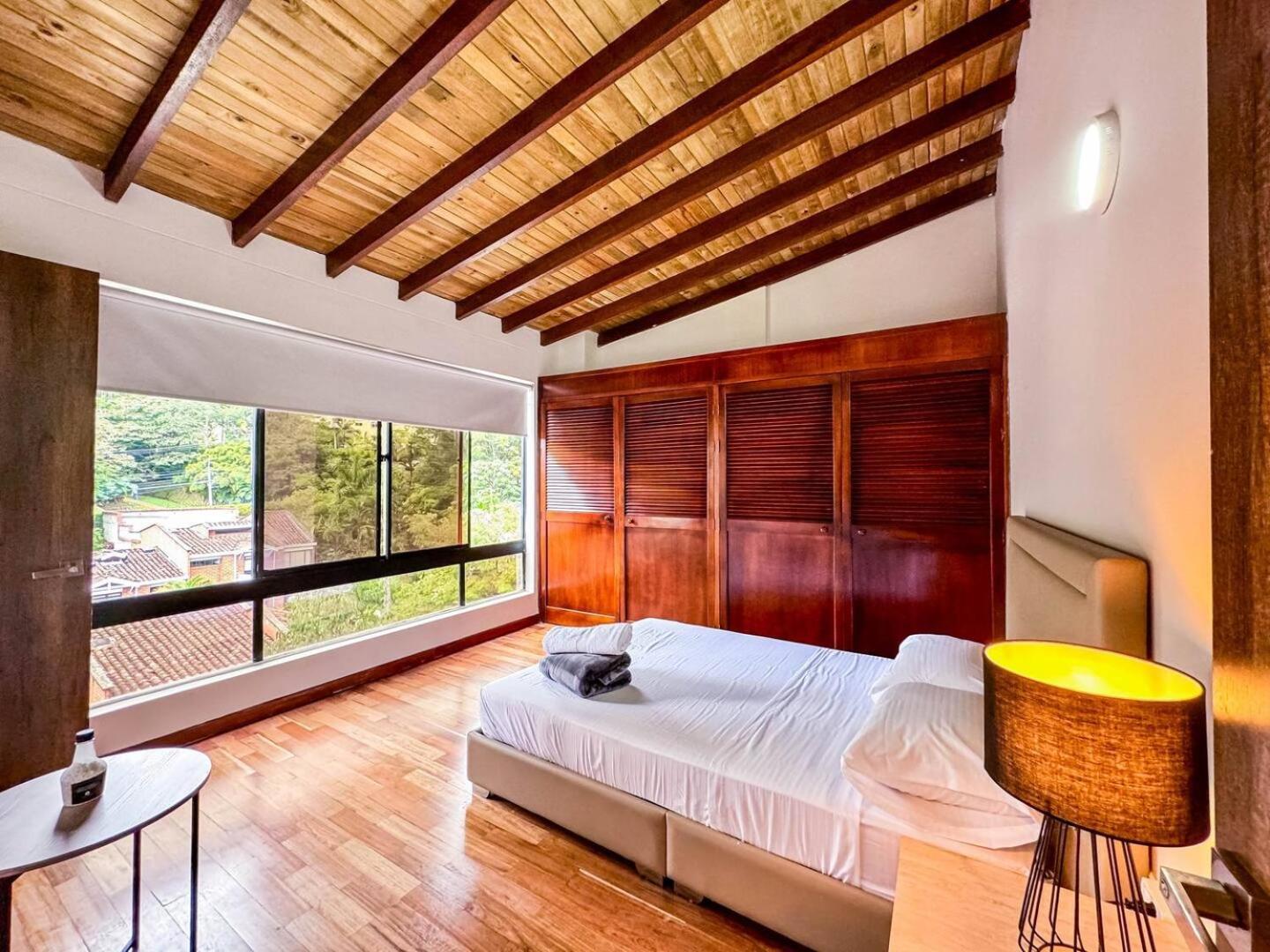 Apartamento 3br 240 M Ac Pool El Tesoro *