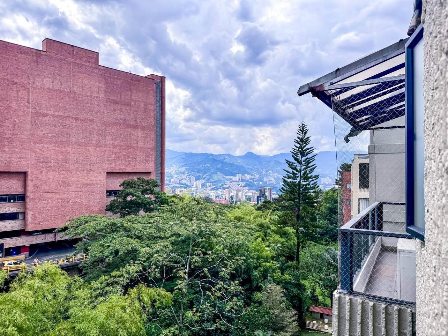 Apartamento 3br 240 M Ac Pool El Tesoro