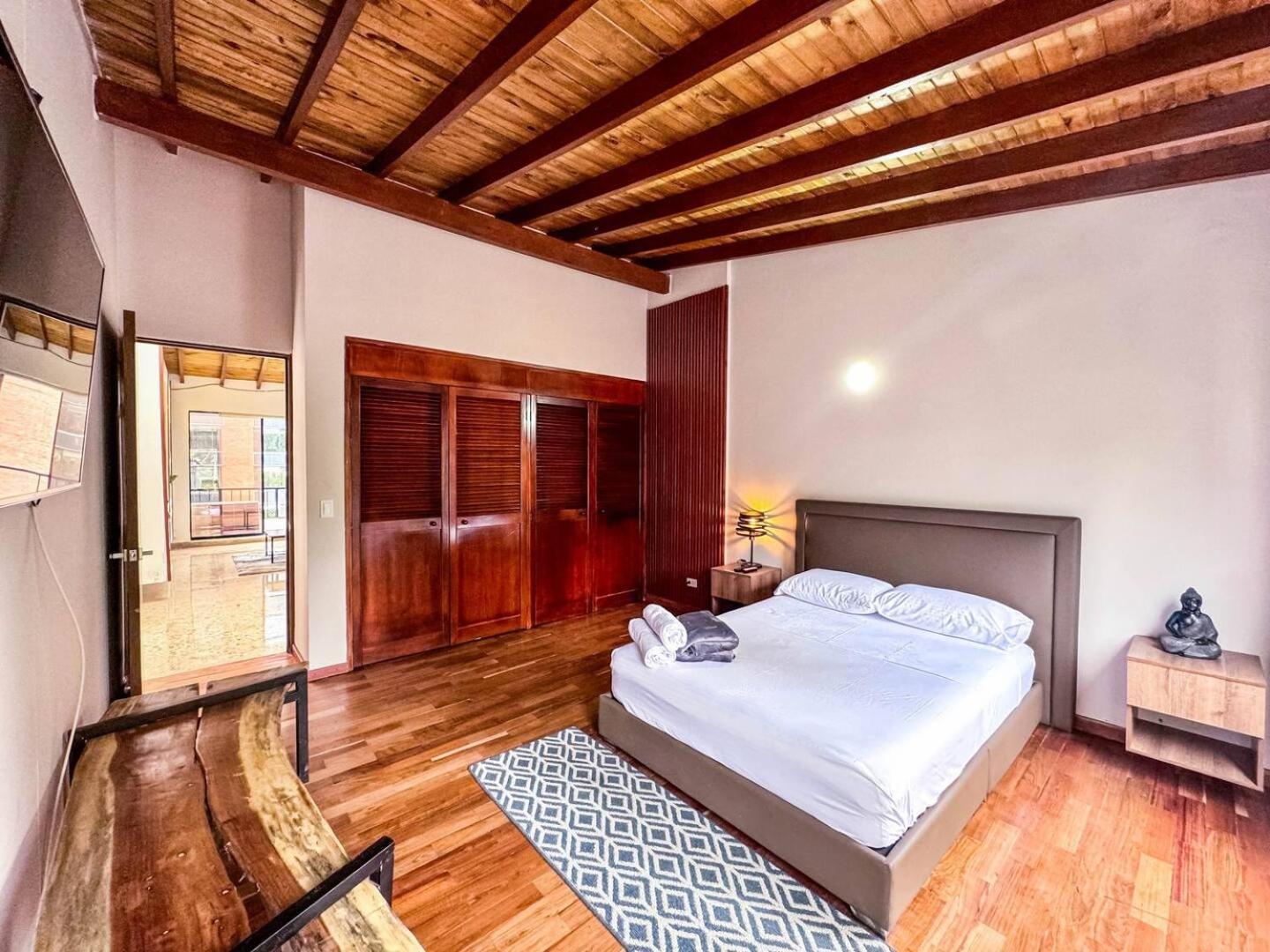 Apartamento 3br 240 M Ac Pool El Tesoro *