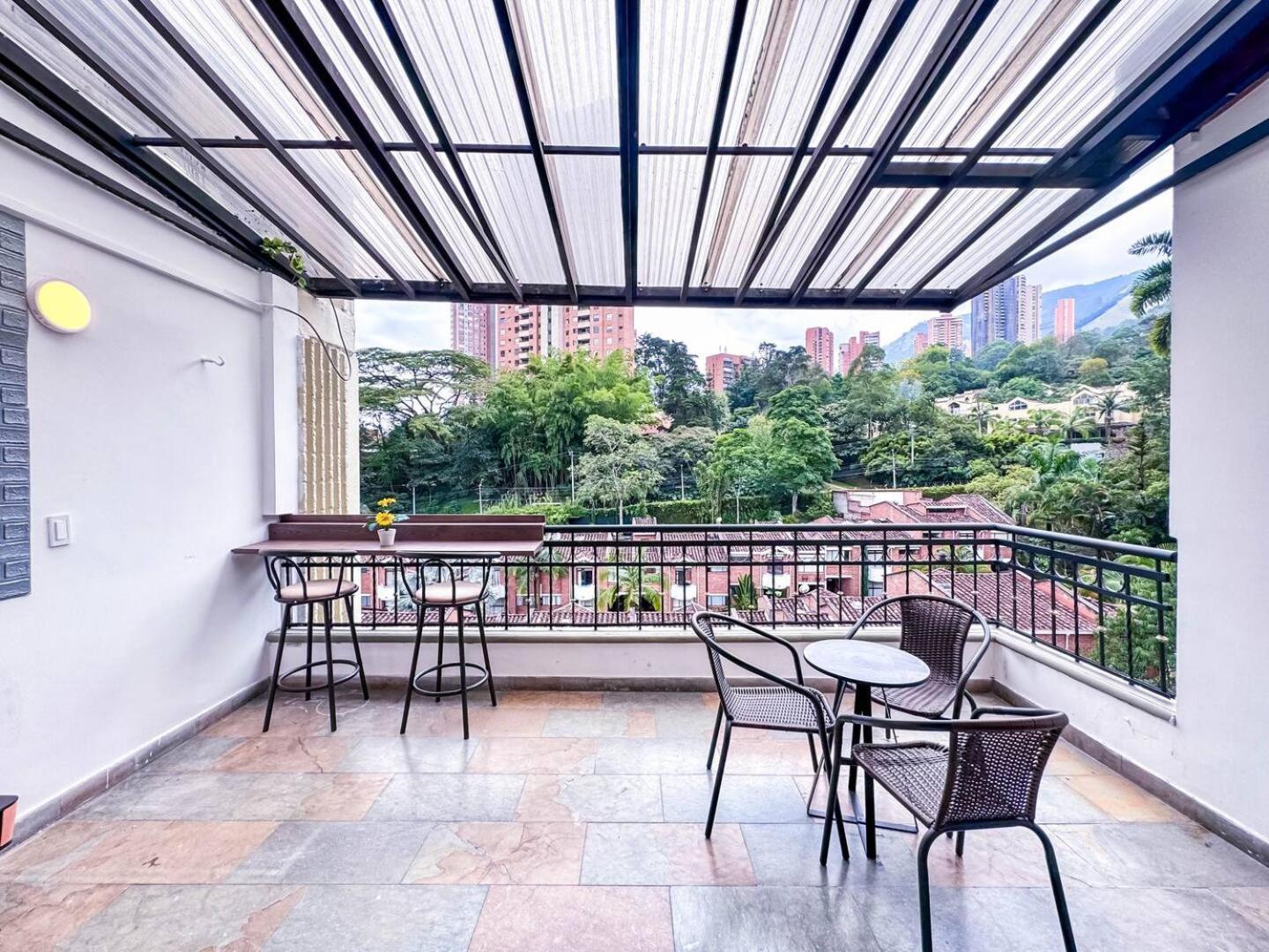 3br 240 M Ac Pool El Tesoro