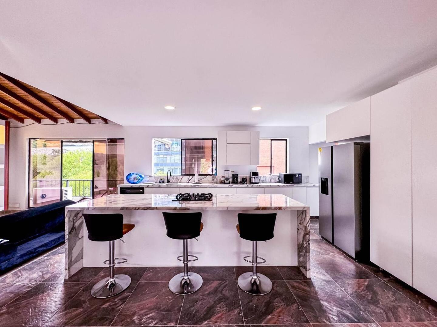 3br 240 M Ac Pool El Tesoro Apartamento