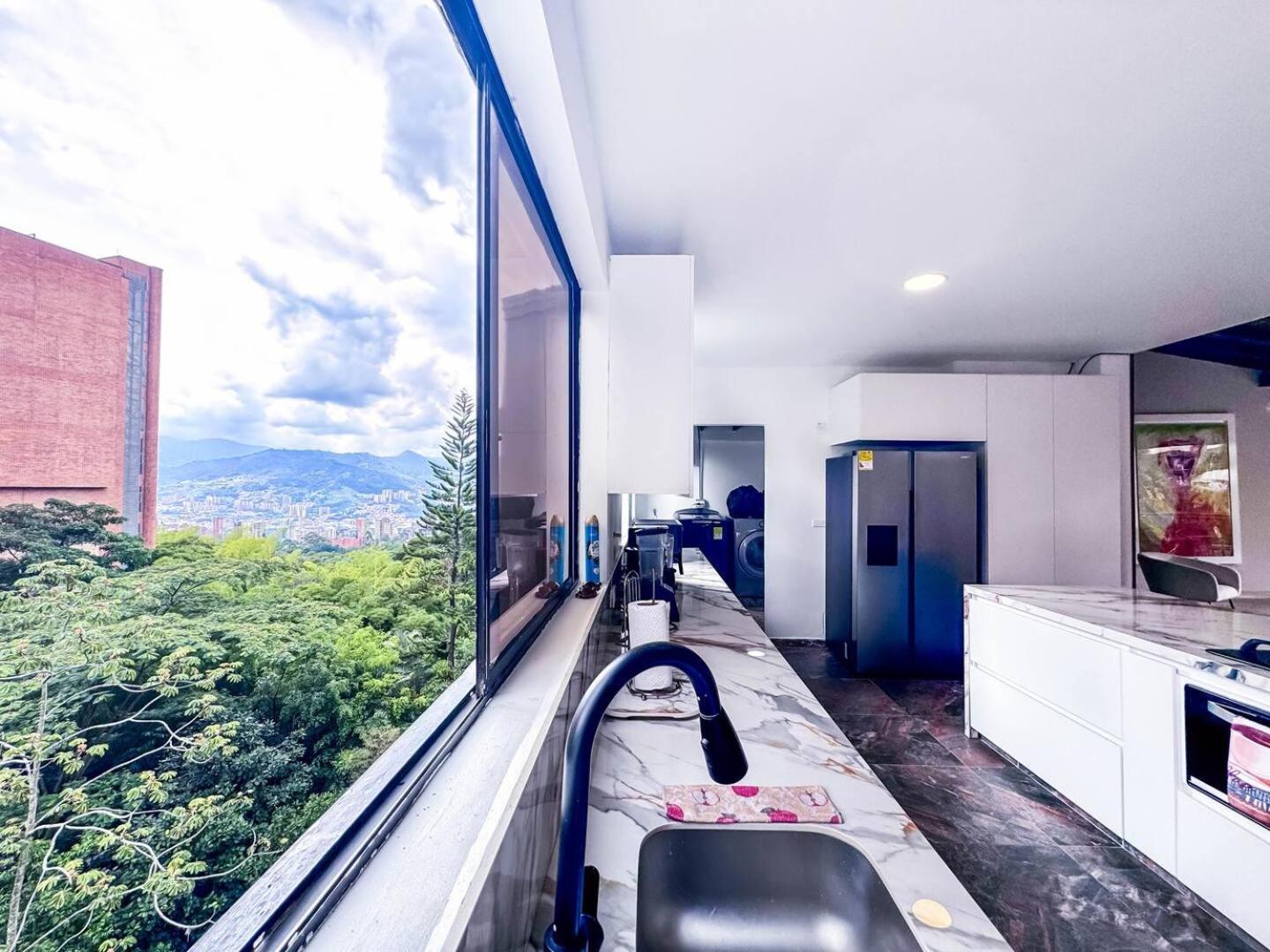 3br 240 M Ac Pool El Tesoro *