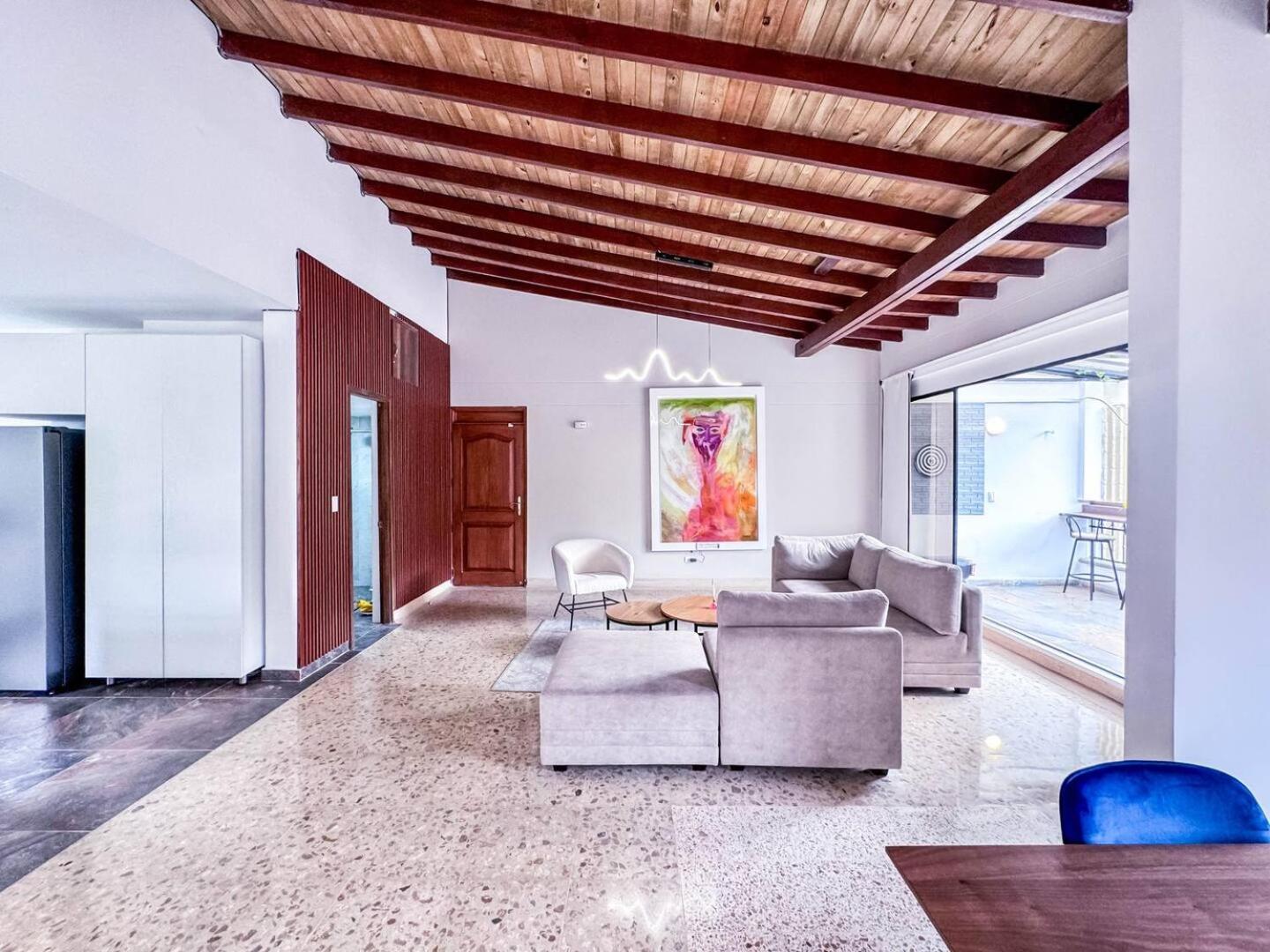 Apartamento 3br 240 M Ac Pool El Tesoro