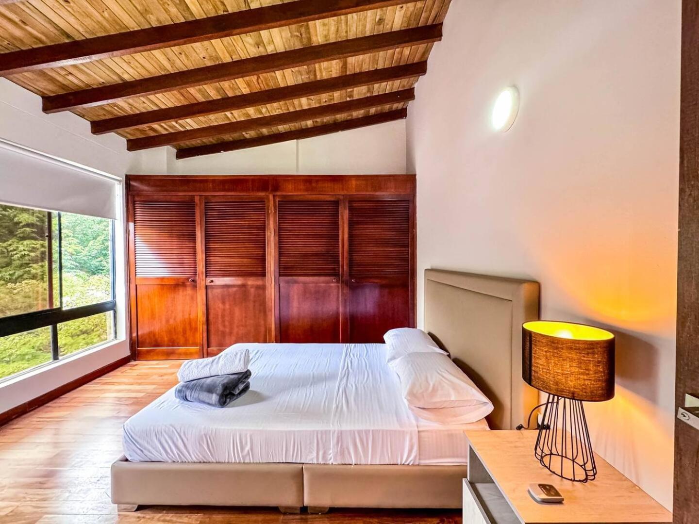 3br 240 M Ac Pool El Tesoro Medellín