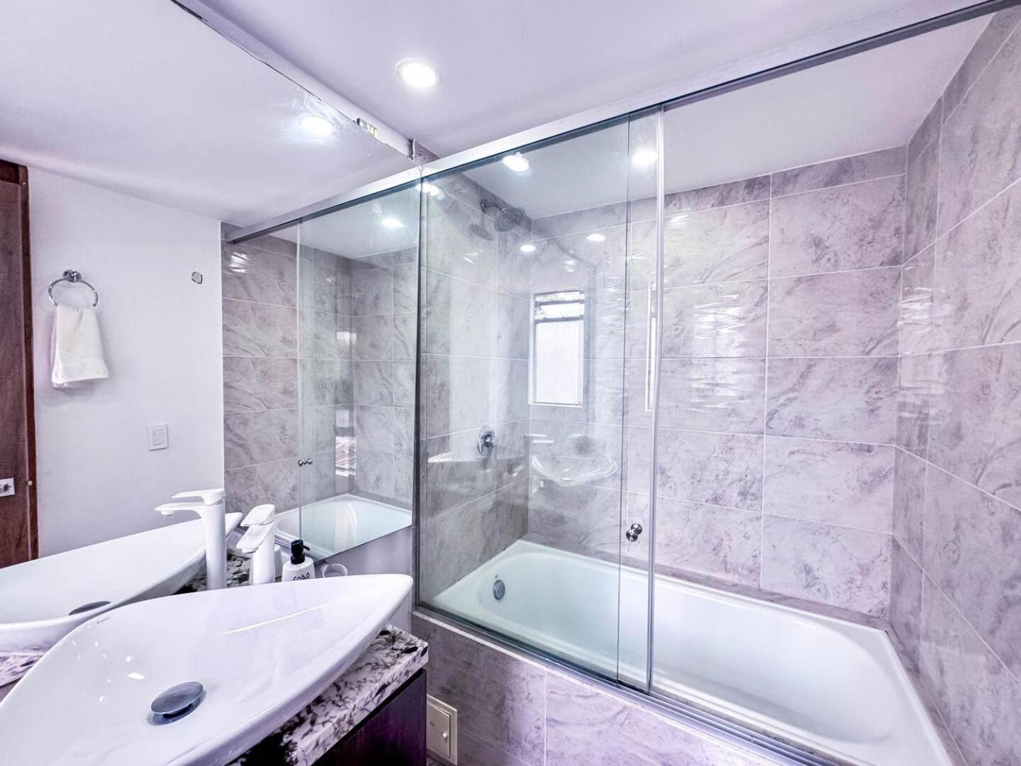 3br 240 M Ac Pool El Tesoro