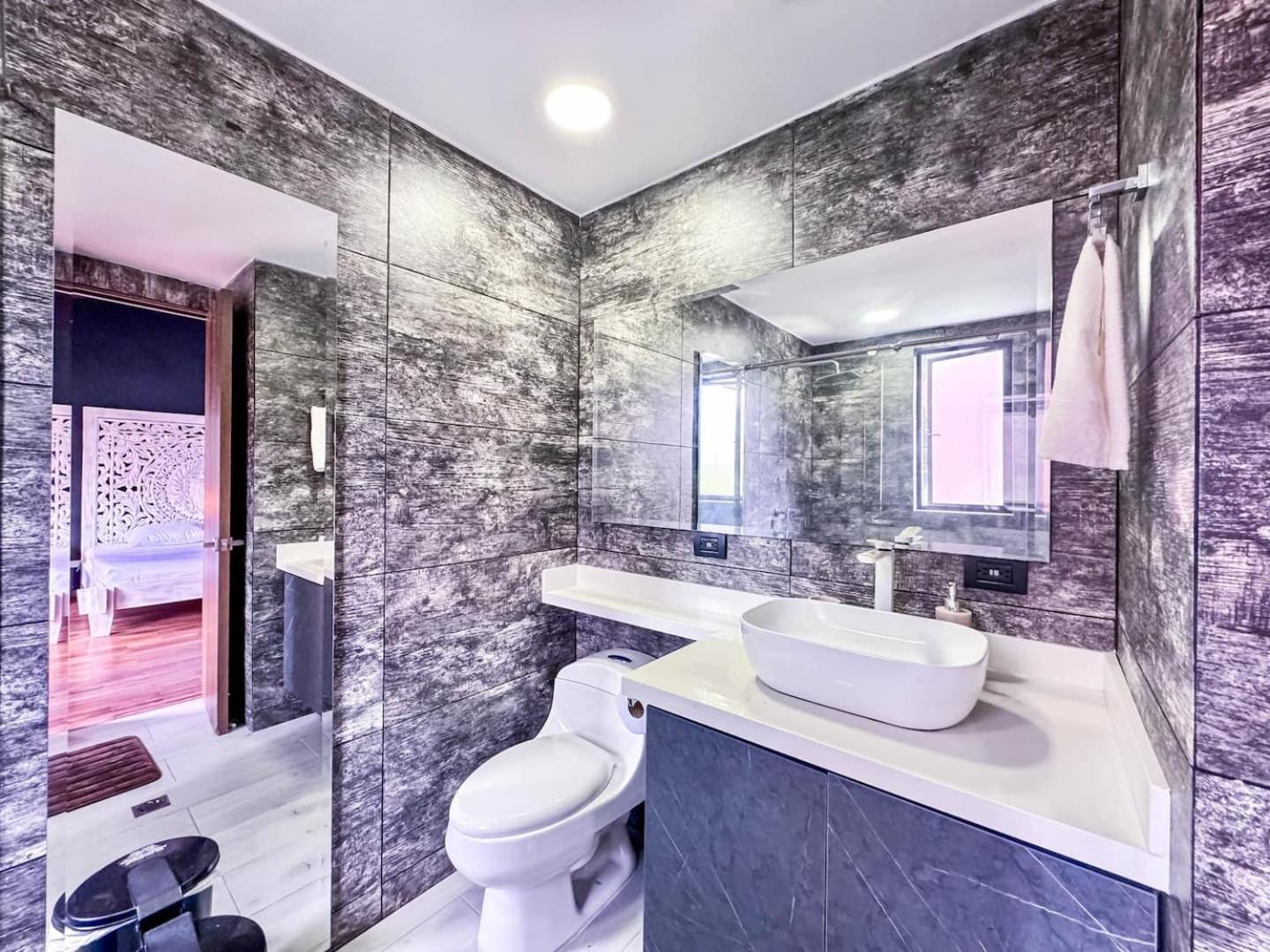 Apartamento 3br 240 M Ac Pool El Tesoro