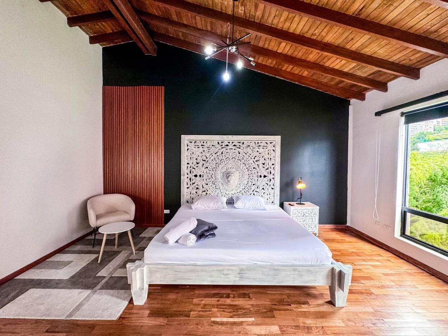 3br 240 M Ac Pool El Tesoro Apartamento