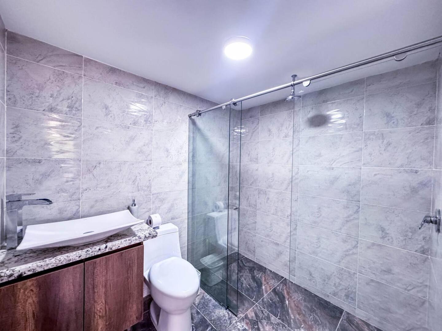Apartamento 3br 240 M Ac Pool El Tesoro