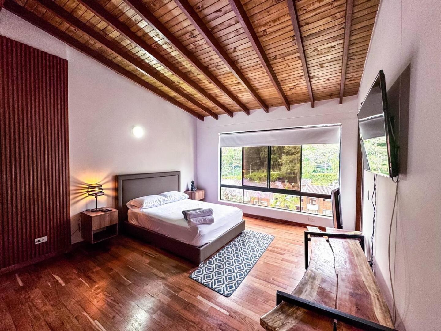 Apartamento 3br 240 M Ac Pool El Tesoro *