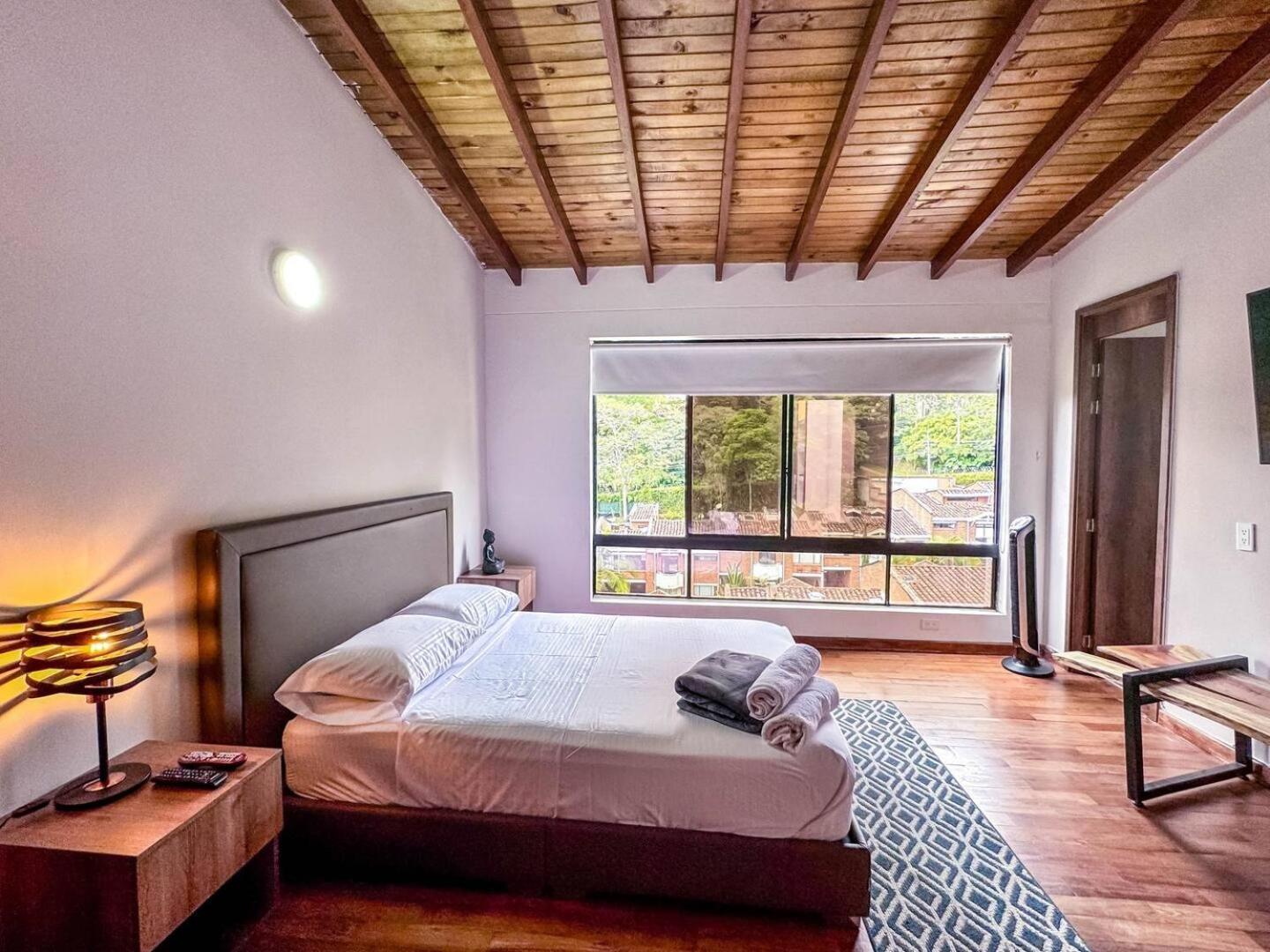 3br 240 M Ac Pool El Tesoro