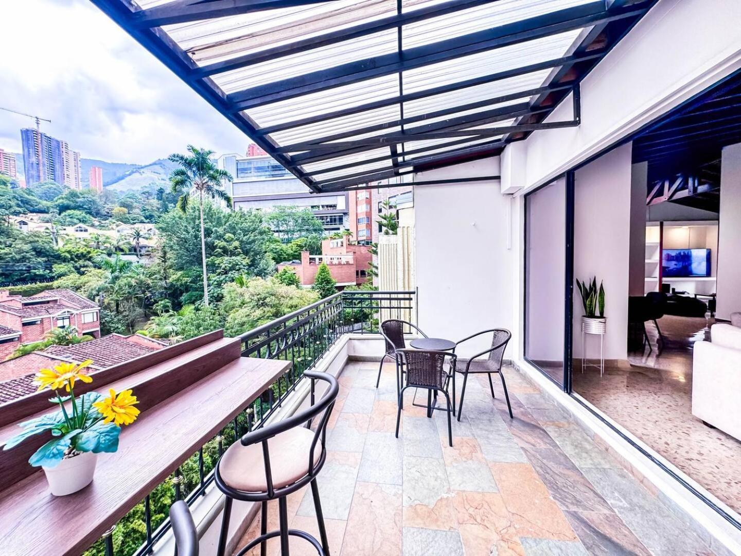 3br 240 M Ac Pool El Tesoro Medellín