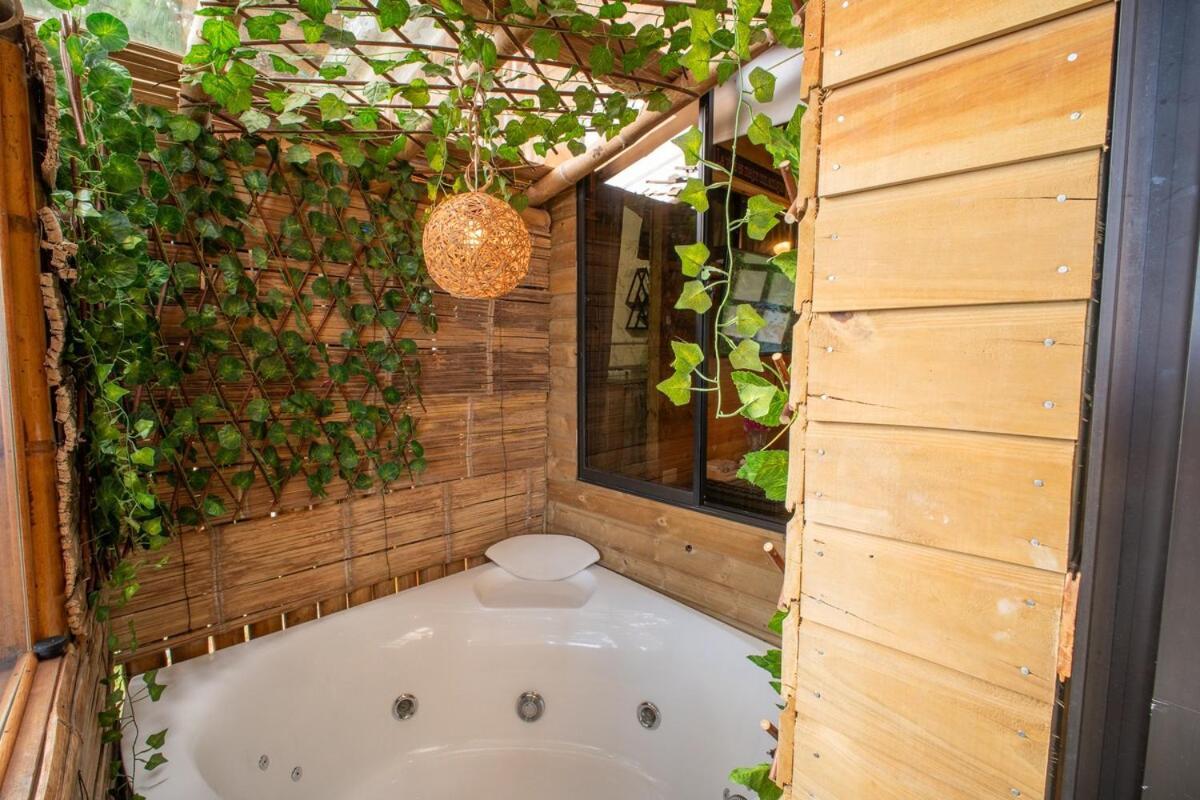 Chalet Con Jacuzzi, Masaje En Sitio Opcional Y Chimenea Romantica-santa Elena