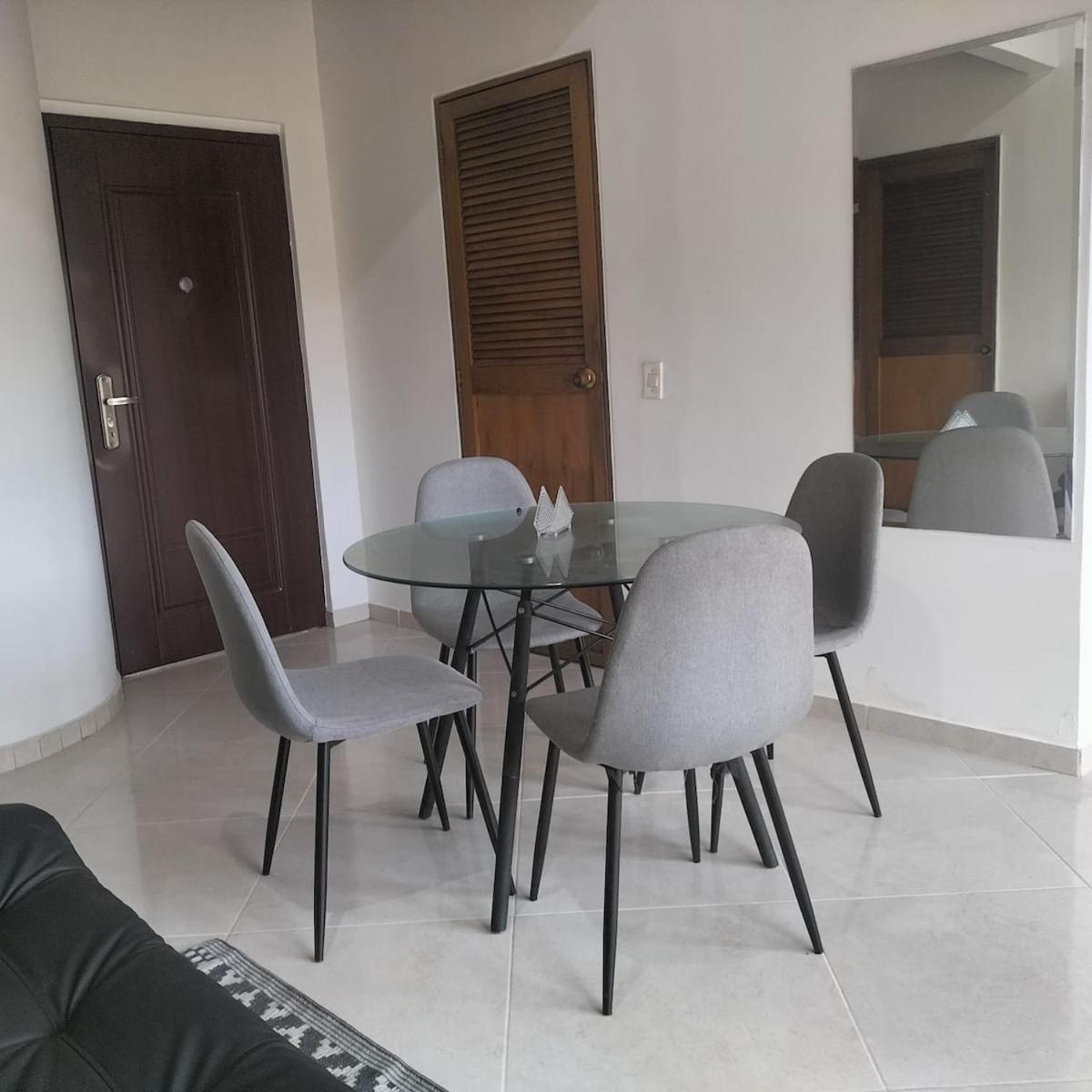 Centrally Located And Cozy With 900 Mb Internet Apartamento *