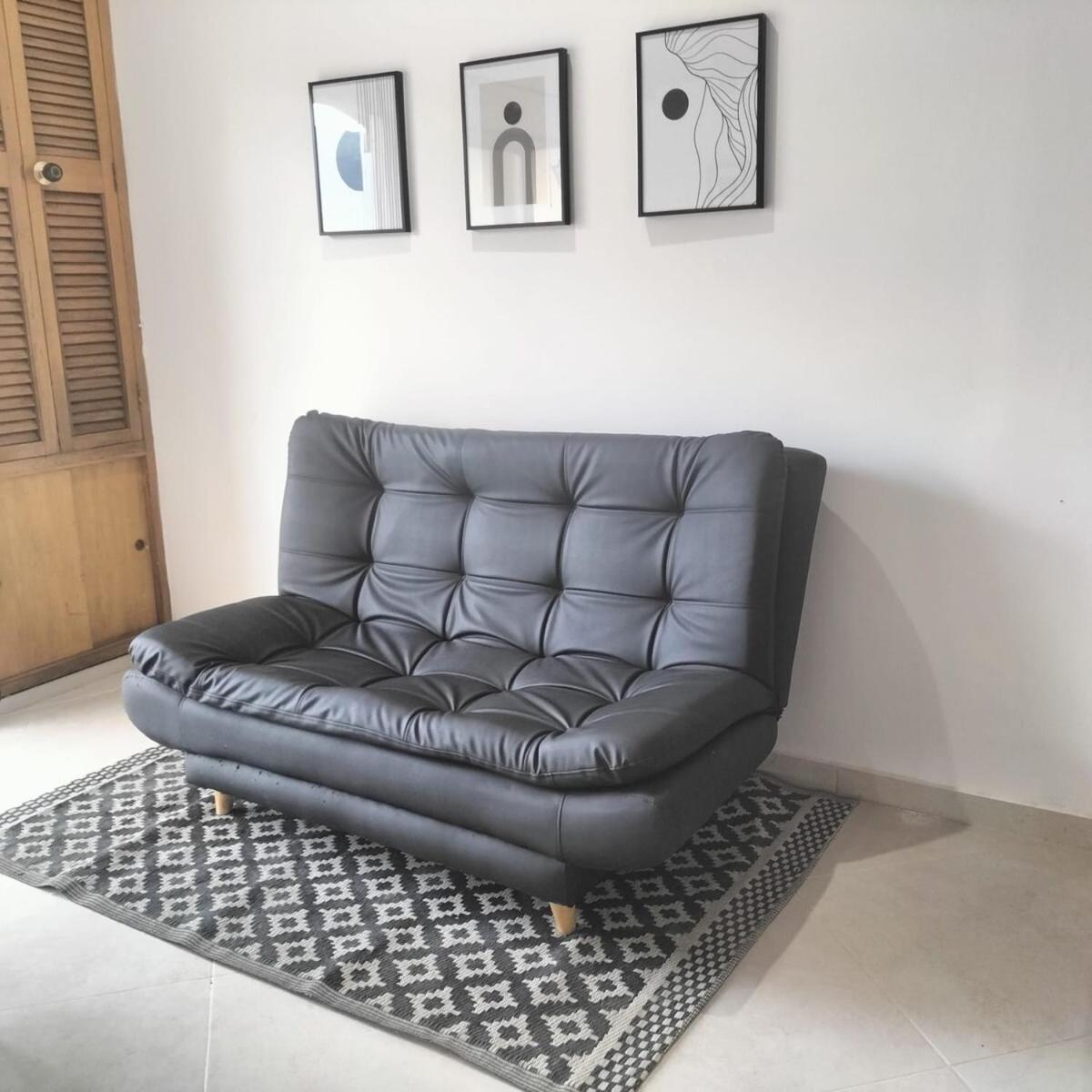 Centrally Located And Cozy With 900 Mb Internet *