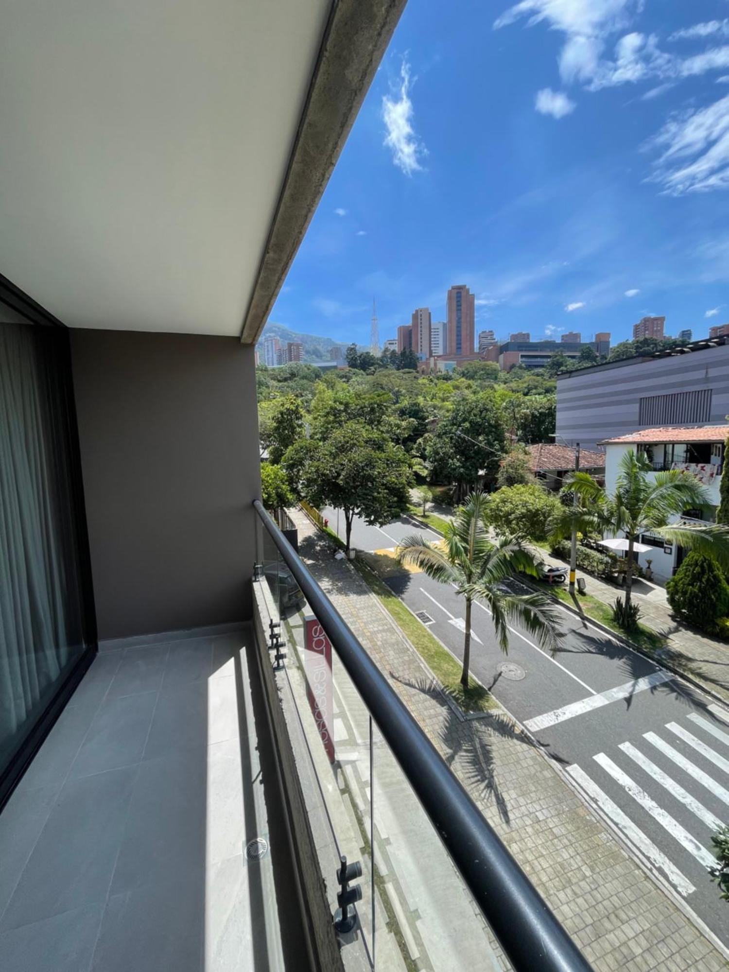 Con Vista Y Aire Acondicionado Cerca A El Tesoro *