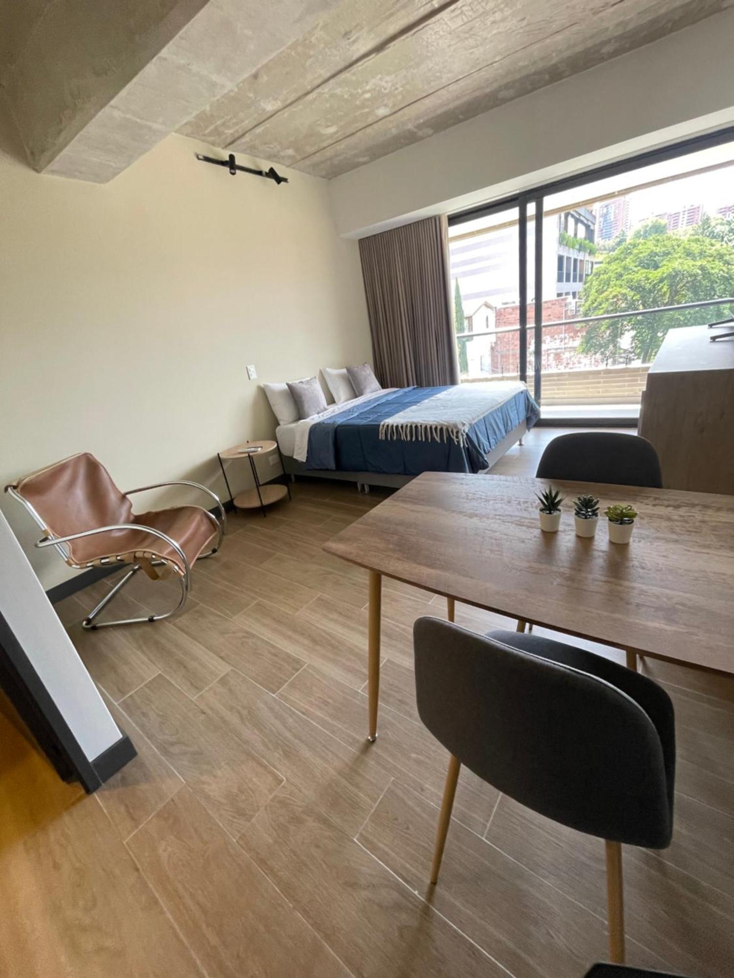 Con Vista Y Aire Acondicionado Cerca A El Tesoro Apartamento