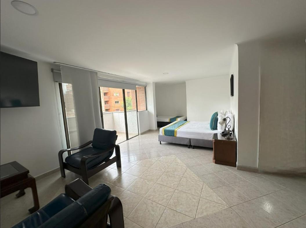 Lukas 3* Medellín