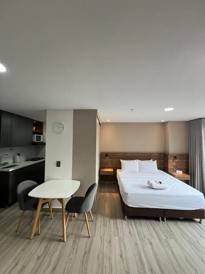 Torre Zurich Luxury * Medellín
